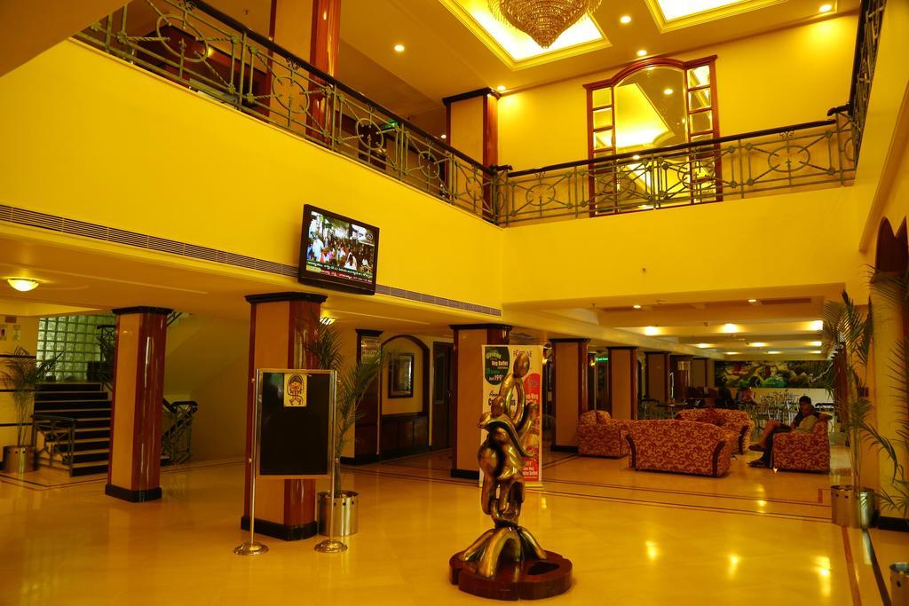 Kences Hotel -Opp Apsrtc Bus Stand 蒂鲁帕蒂 外观 照片