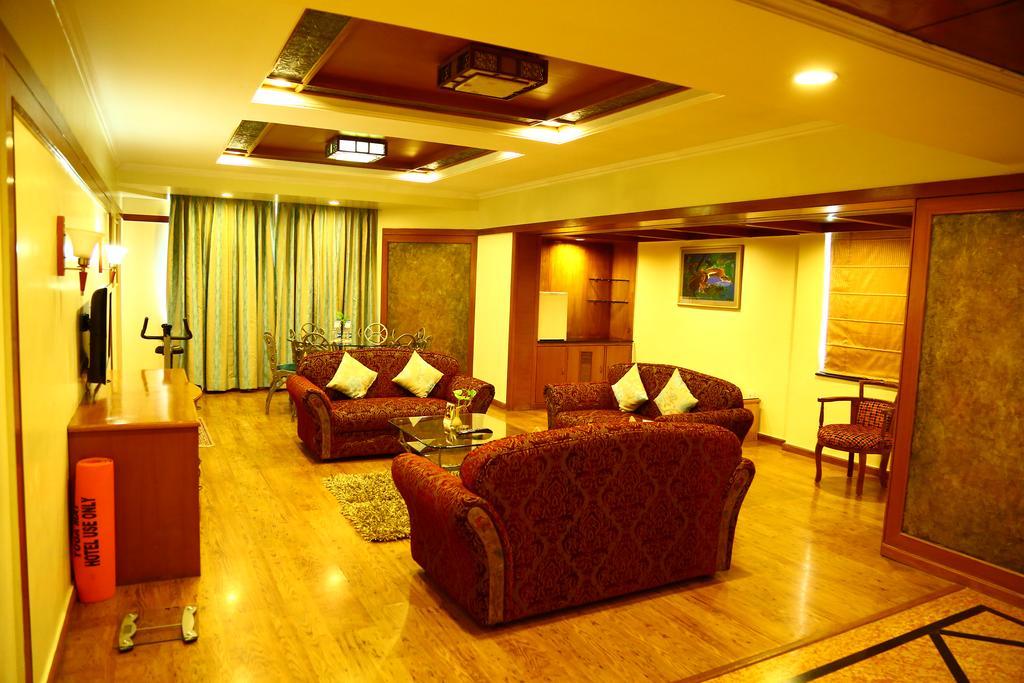 Kences Hotel -Opp Apsrtc Bus Stand 蒂鲁帕蒂 外观 照片