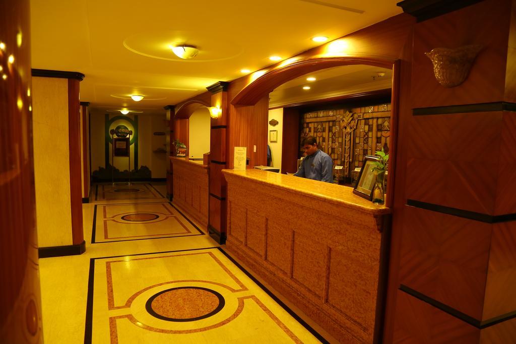Kences Hotel -Opp Apsrtc Bus Stand 蒂鲁帕蒂 外观 照片
