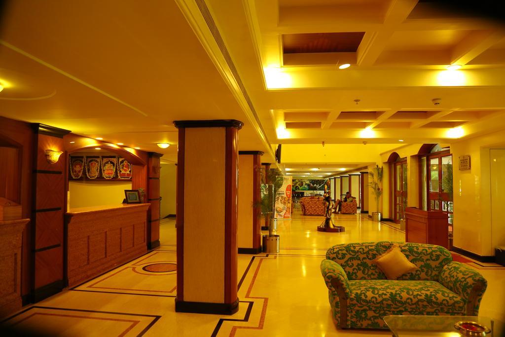 Kences Hotel -Opp Apsrtc Bus Stand 蒂鲁帕蒂 外观 照片