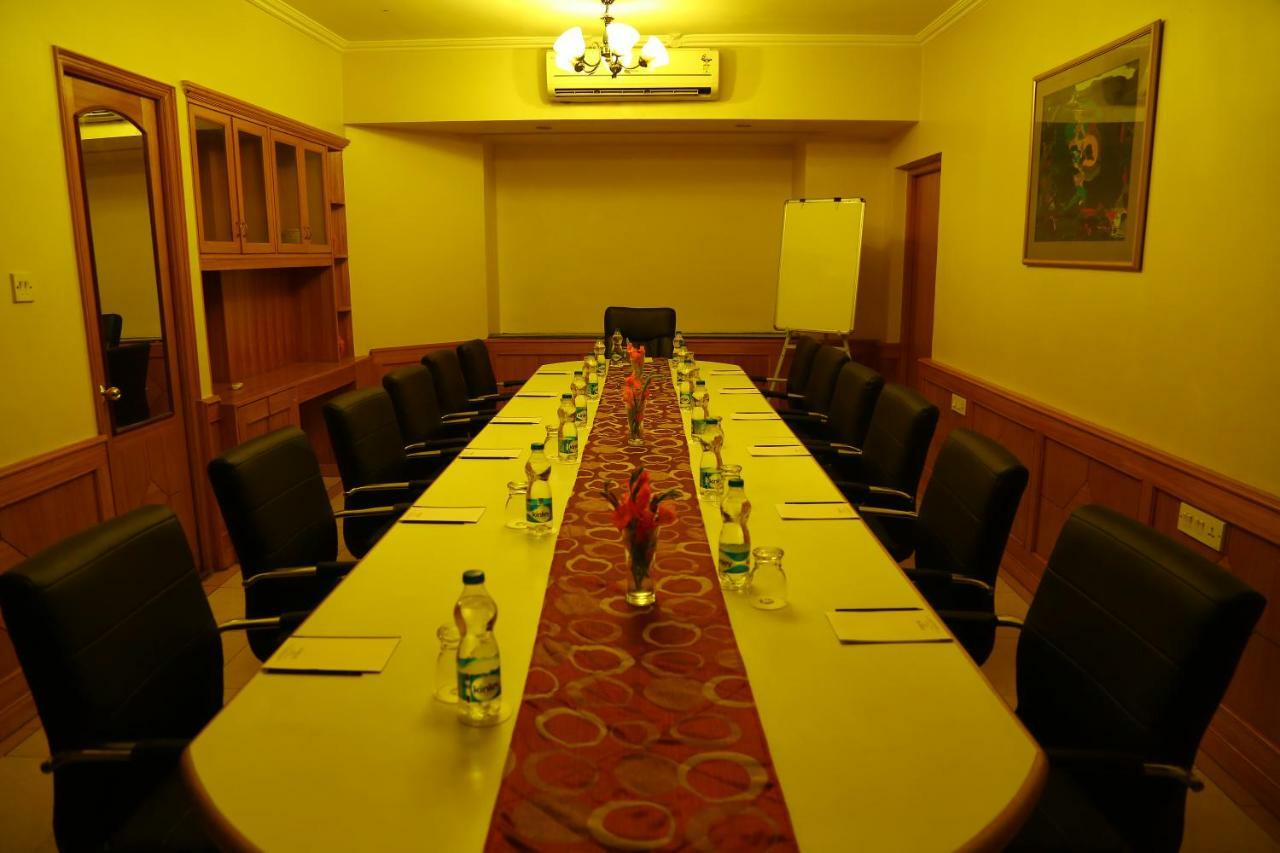Kences Hotel -Opp Apsrtc Bus Stand 蒂鲁帕蒂 外观 照片